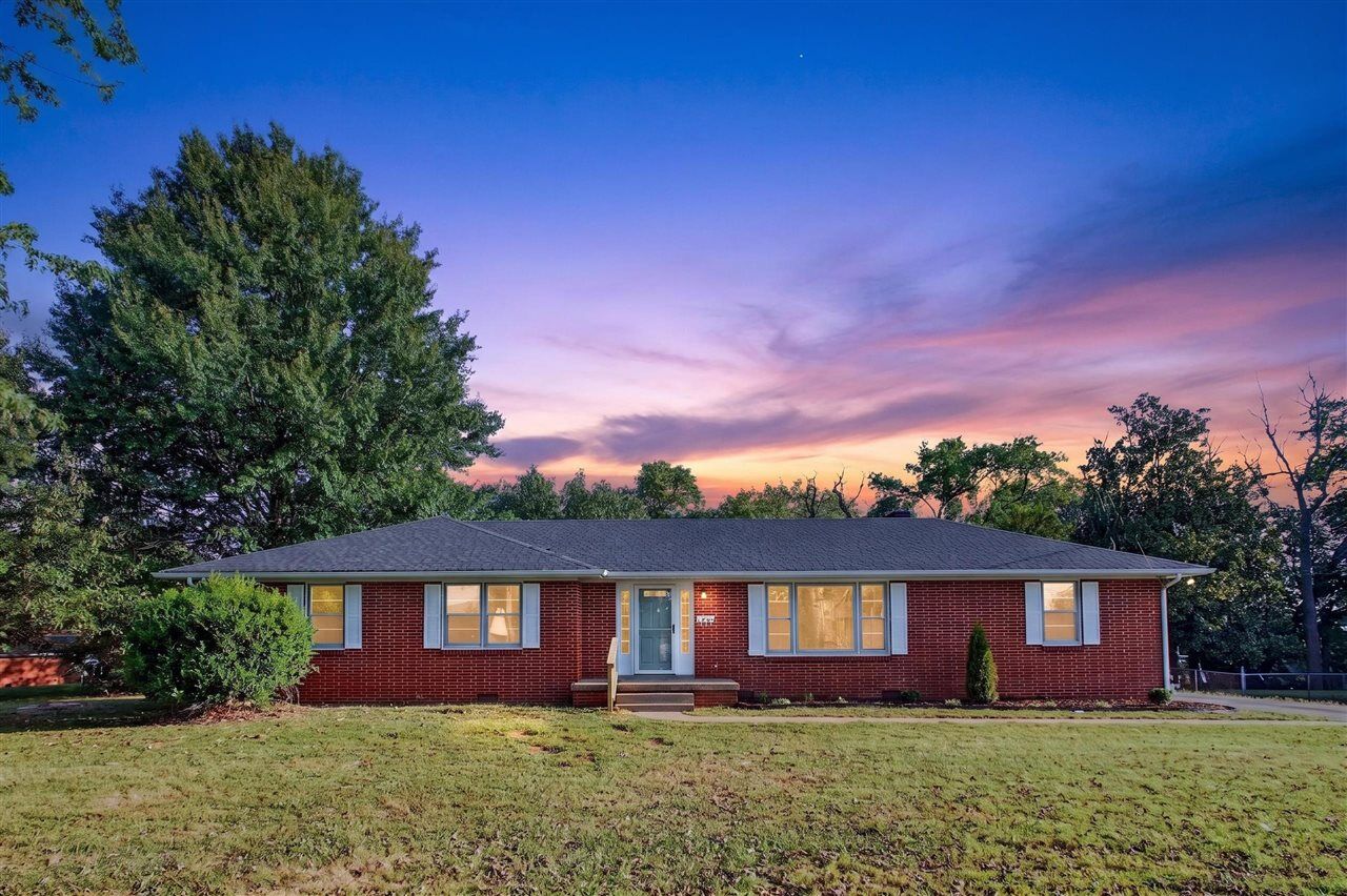 Property Photo:  404 Longview Drive  KY 42134 