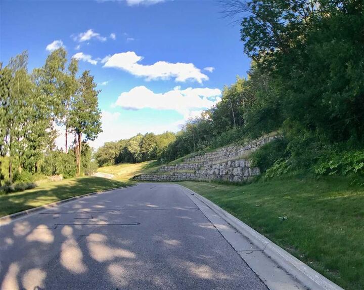 Property Photo:  2621 Greenway Circle  WI 53548 
