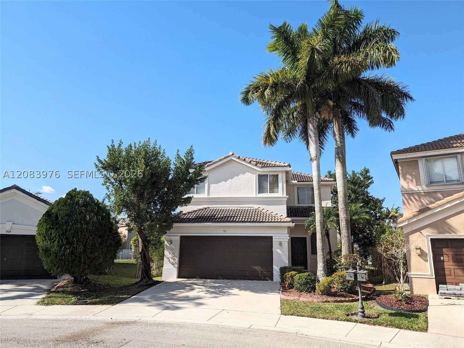 Property Photo:  911 Phoenix Way  FL 33327 