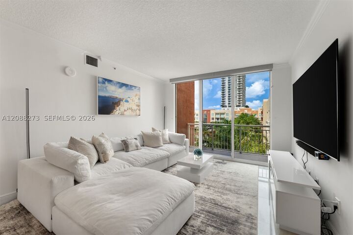 Property Photo:  2000 N Bayshore Dr 619  FL 33137 