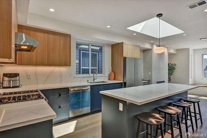 Property Photo:  66 Delano Avenue  CA 94112 