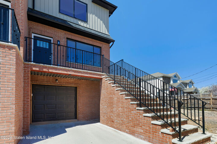 Property Photo:  30 Tenafly Place  NY 10312 
