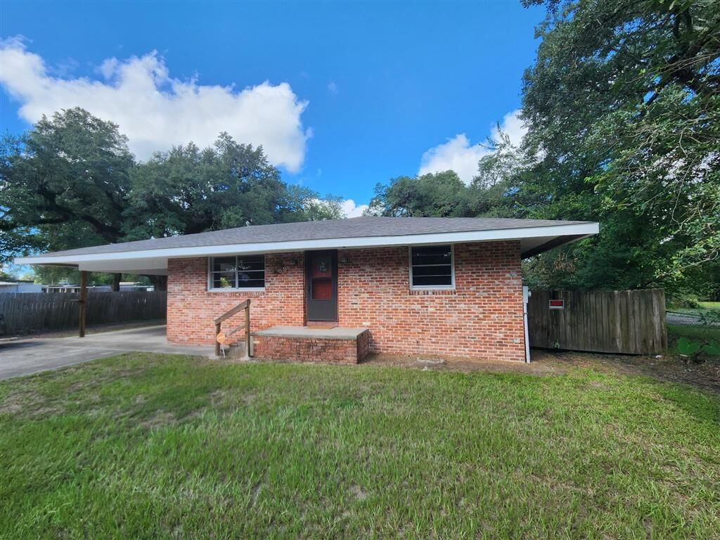 Property Photo: 657 Live Oak Street LA 70663