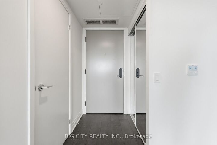 Property Photo:  25 Frederick Todd Way 1908  ON M4G 0C9 