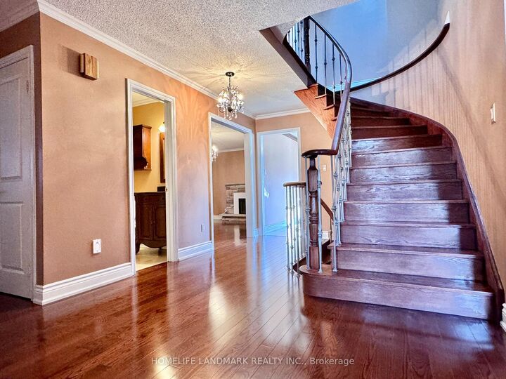 Property Photo: 1049 Wetherby Lane E ON L4W 4R9