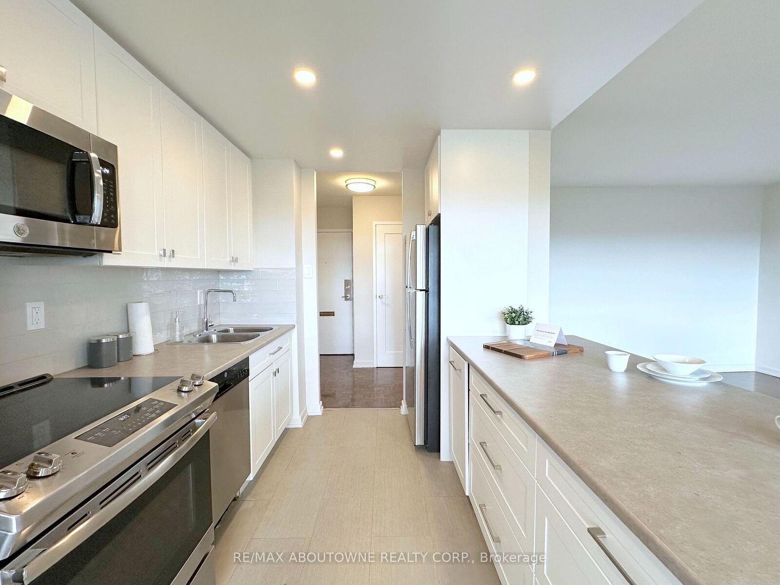 Property Photo:  5 Brookbanks Drive 1007  ON M3A 2T1 