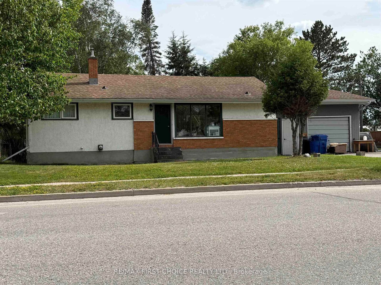 Property Photo:  116 Parkdale Road  ON P8N 1R9 