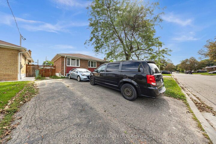 Property Photo:  37 Brisco Street Bsmt  ON L6V 1X1 