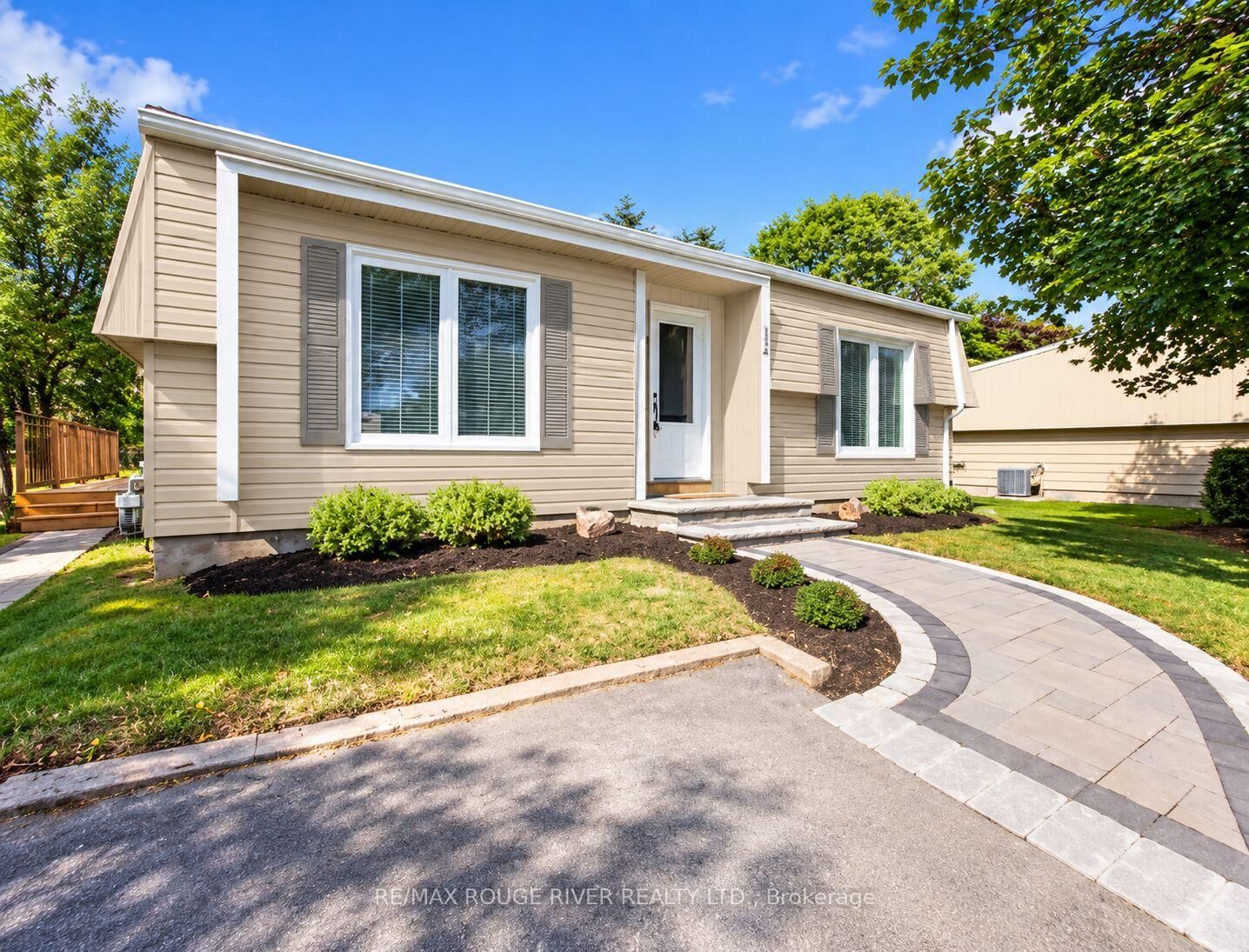 Property Photo:  154 Wilmot Trail  ON L1B 1B9 