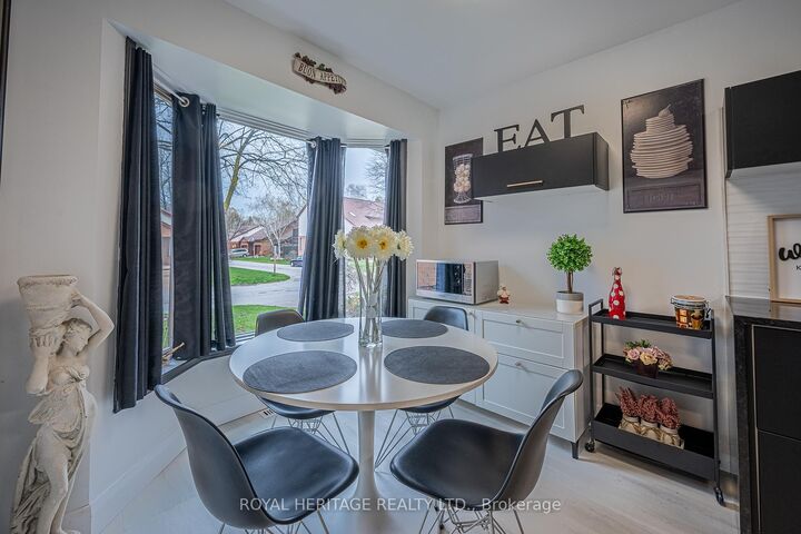 Property Photo:  84 Green Briar Road 26  ON L9R 1R4 
