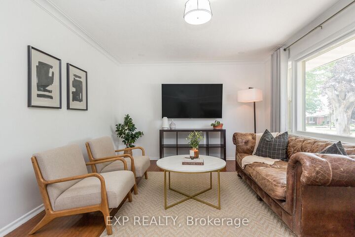 Property Photo:  93 North Street W  ON L3V 3S7 