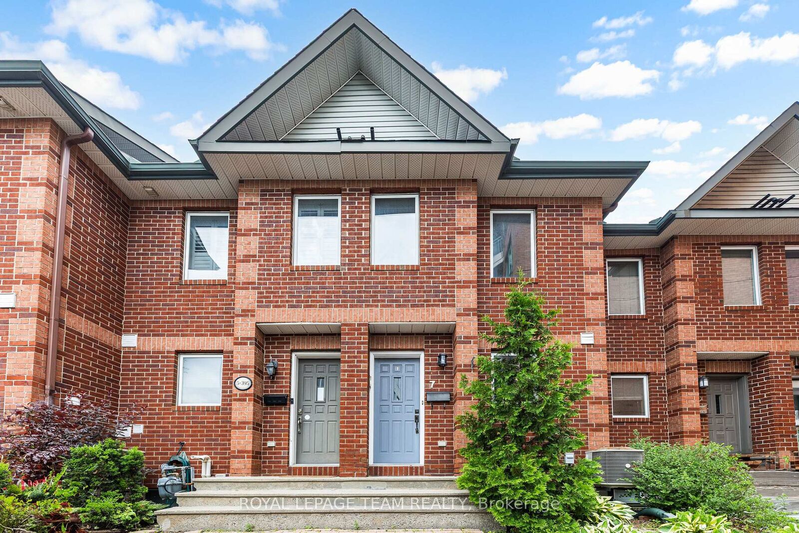 Property Photo:  395 Bell Street S 7  ON K1S 4K5 