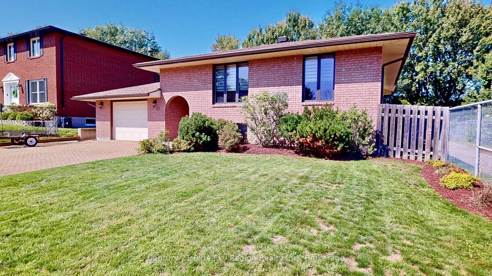 Property Photo:  98 Labreche Drive  ON P1A 3R5 