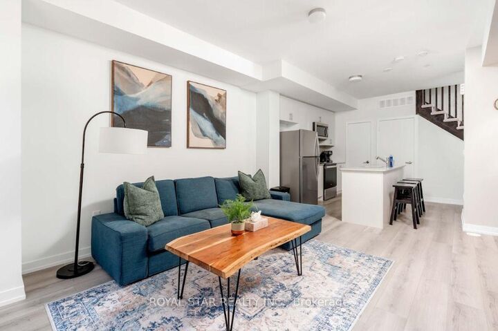 Property Photo:  3562 Conolial Drive 202  ON L5L 5R9 
