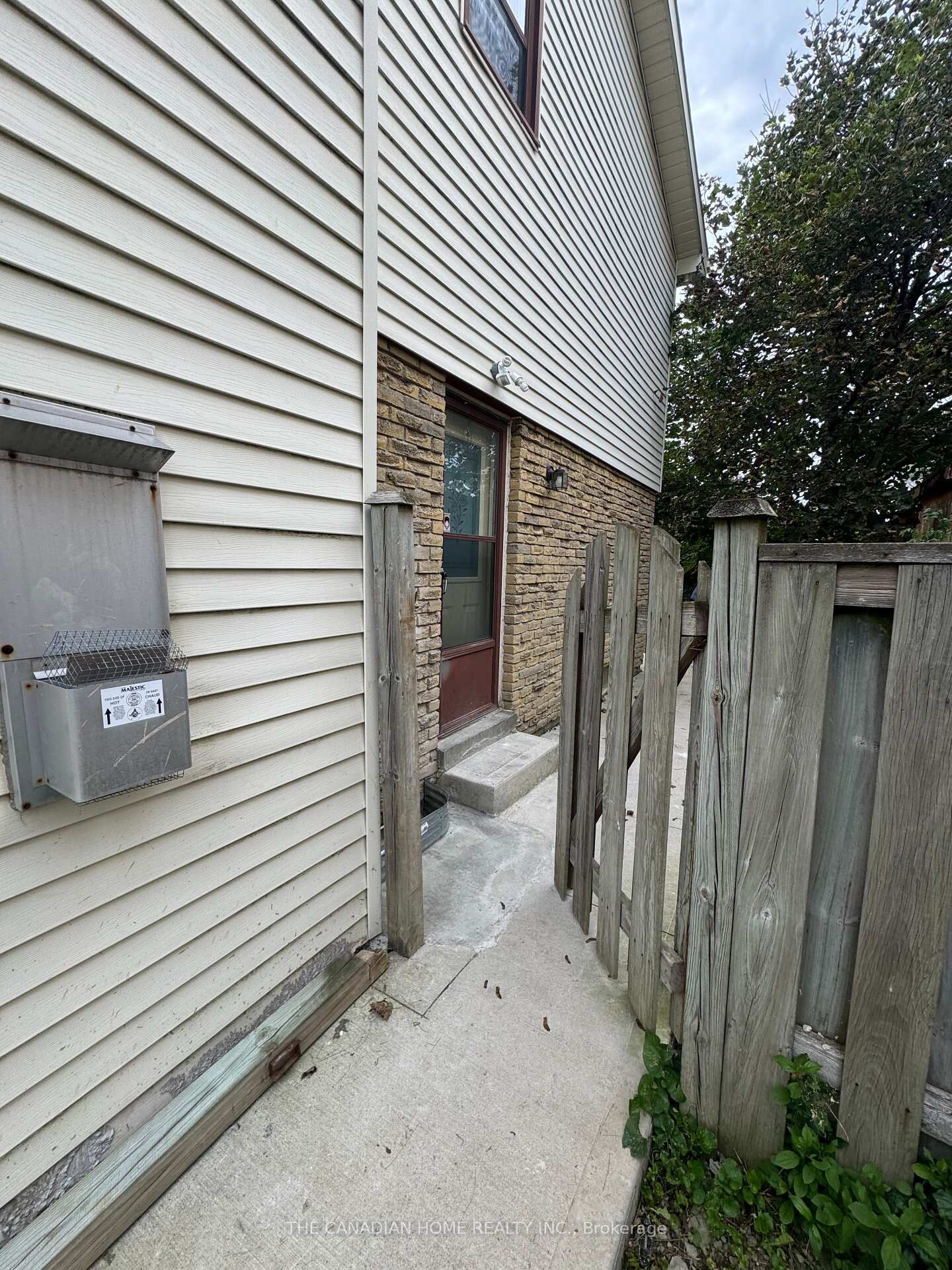 Property Photo:  64 Somerset Drive Bsmt  ON L6Z 1C5 