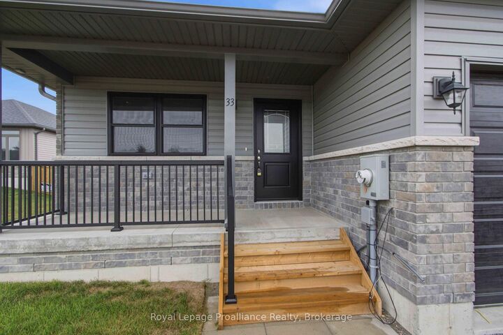 Property Photo:  33 Clayton John Avenue  ON K0K 1H0 