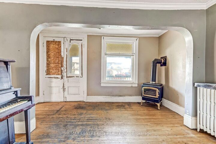 Property Photo:  45 Locust Street  ON N5R 2C2 