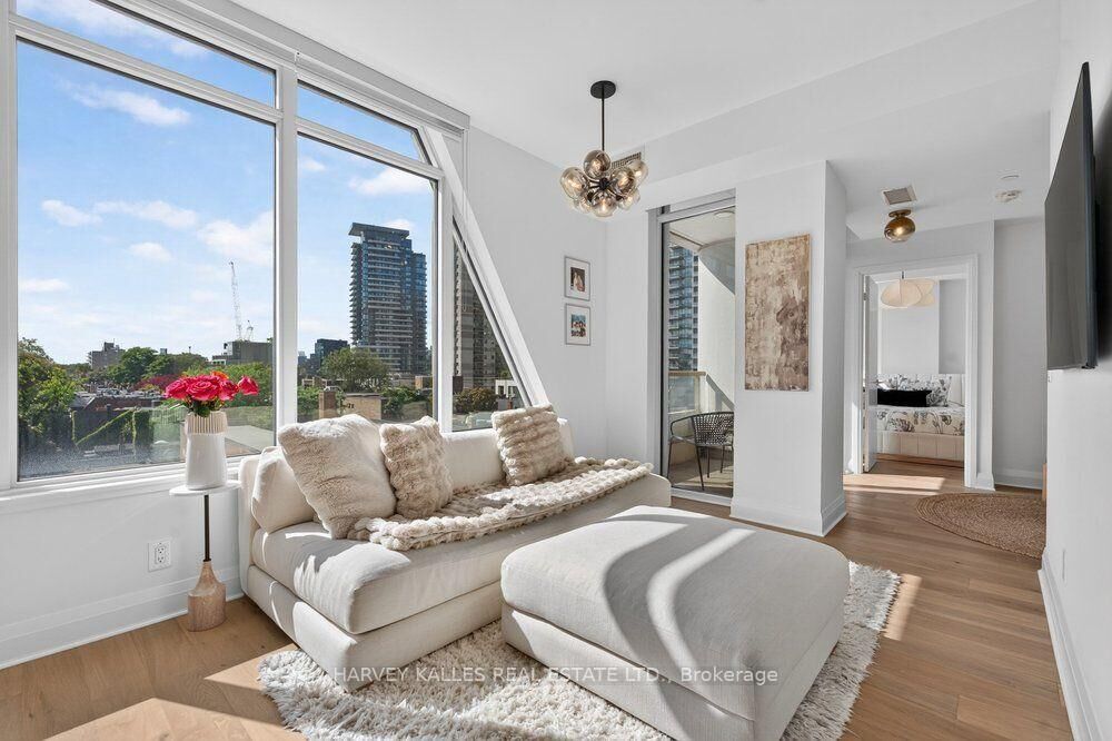 Property Photo:  151 Avenue Road 510  ON M5R 0B8 