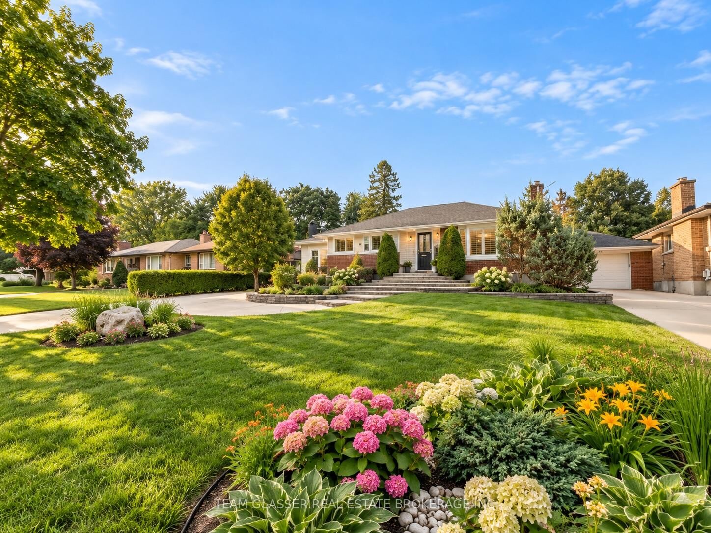 Property Photo:  173 Base Line Road W 1  ON N6G 1V8 