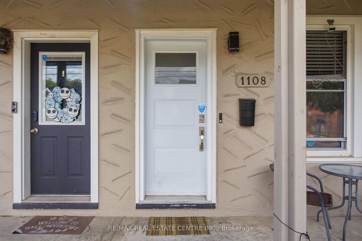 Property Photo:  1108 Queenston Road  ON N3H 3K9 