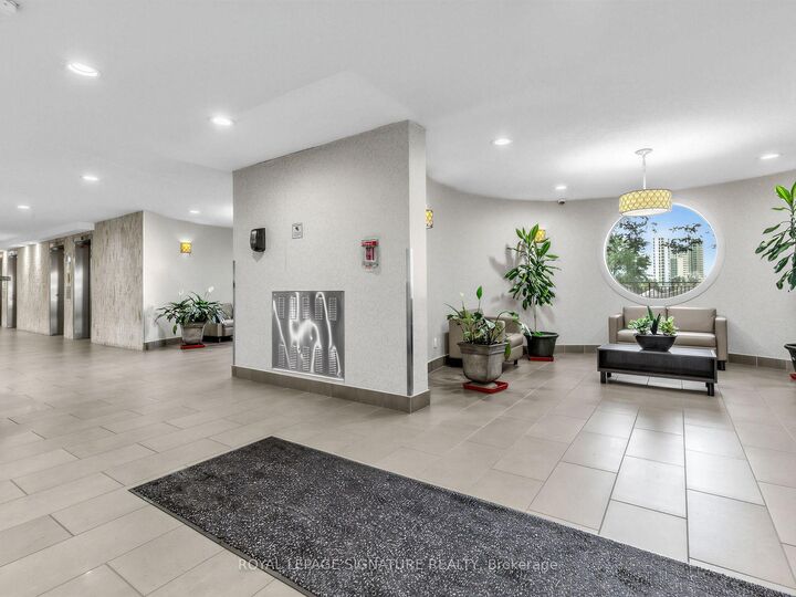 Property Photo:  5 Parkway Forest Drive 1703  ON M2J 1L2 