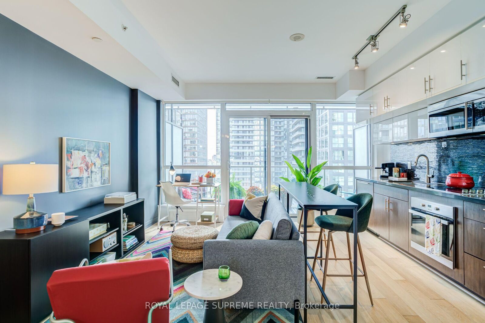 Property Photo:  8 Mercer Street 1710  ON M5V 0C4 
