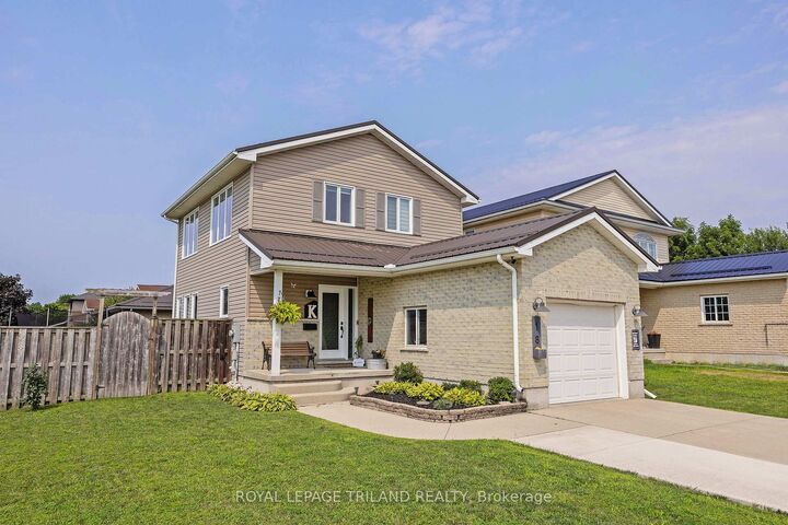 Property Photo:  18 Tara Court  ON N5H 0A1 