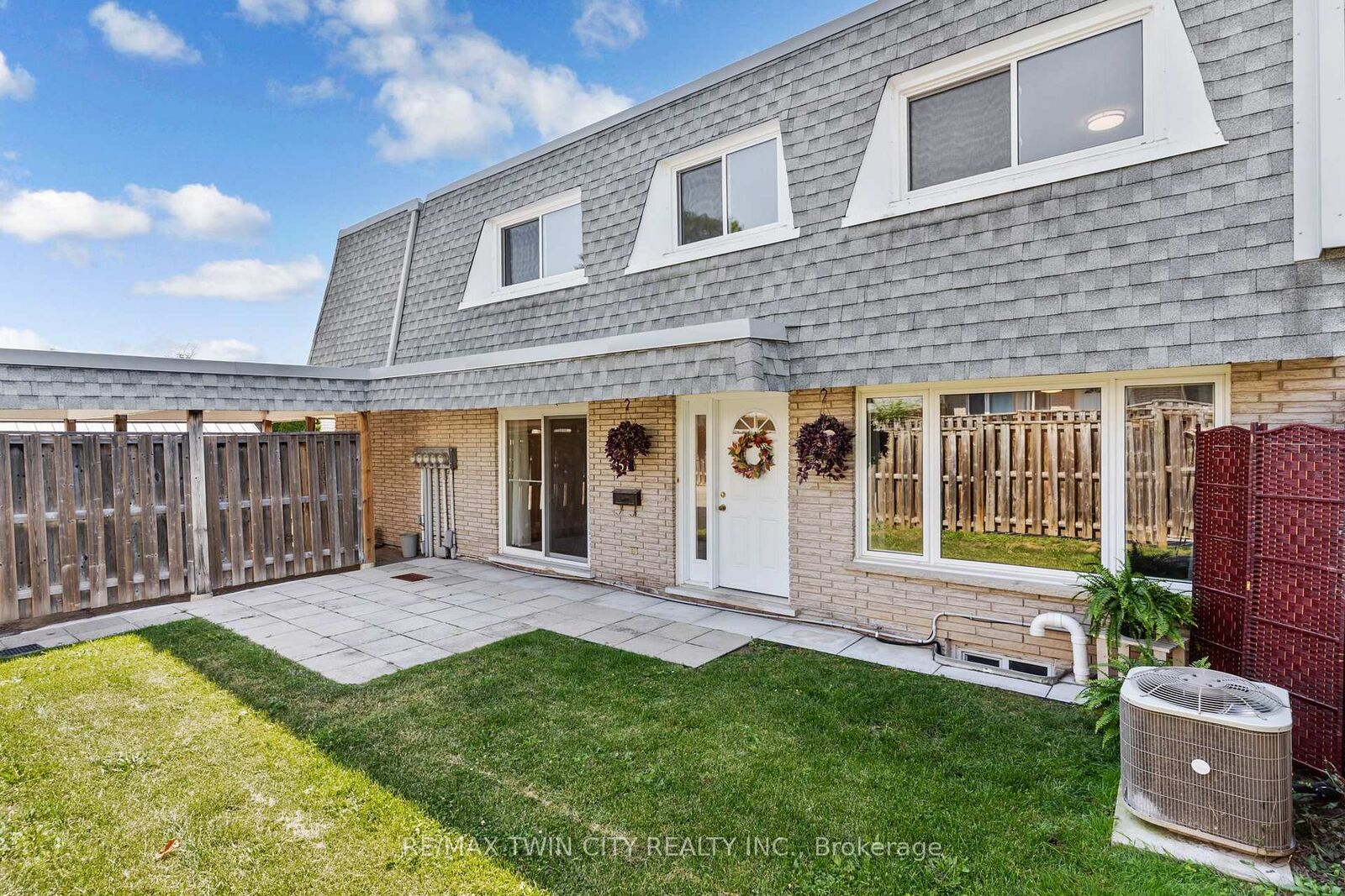 Property Photo: 14 Williamsburg Road 51 ON N2E 1W1