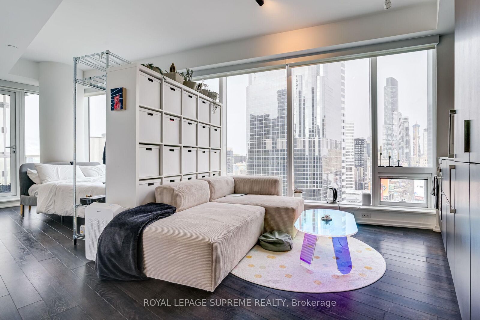 Property Photo:  197 Yonge Street 2112  ON M5B 1M4 