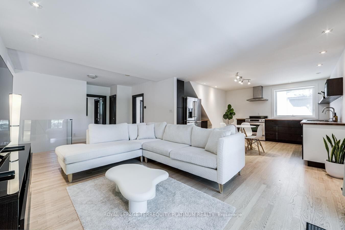 Property Photo:  204 Ellerslie Avenue  ON M2N 1Y4 