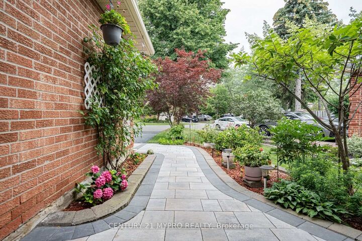 Property Photo:  35 Wheeling Drive  ON M1C 3X2 