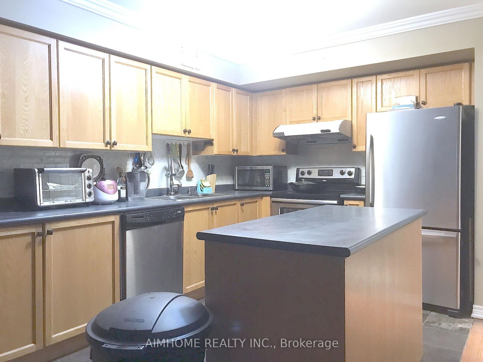 Property Photo:  800 Dundas Street W 30  ON L5C 4S9 