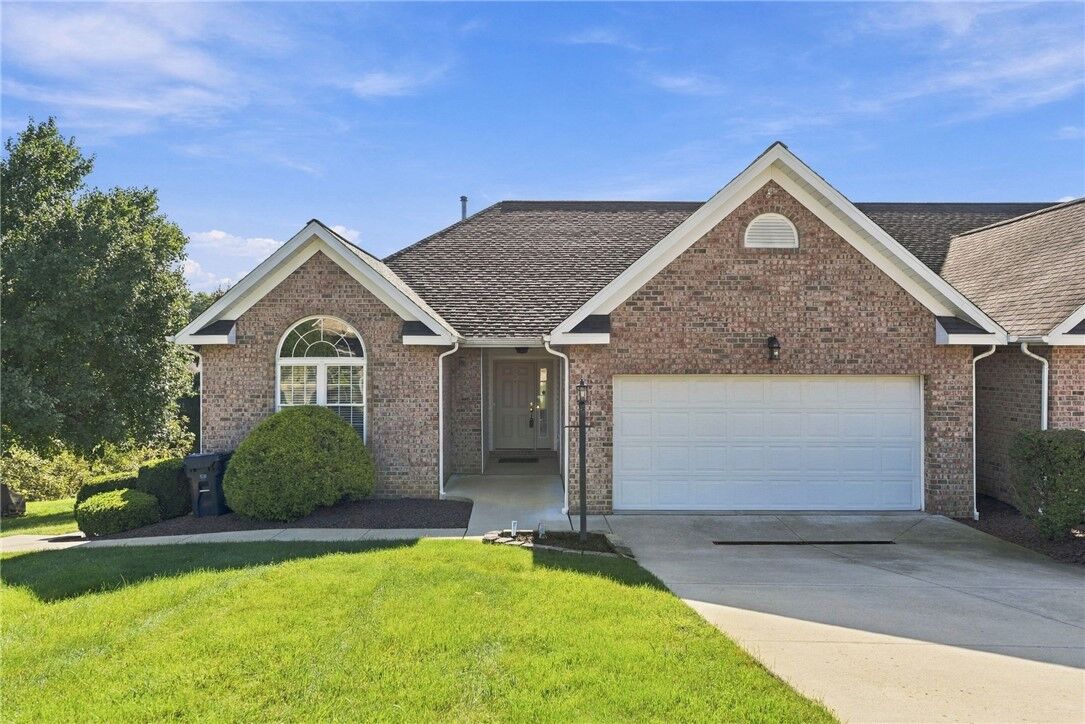 Property Photo:  1010 Sunnyfield Ct  PA 15636 