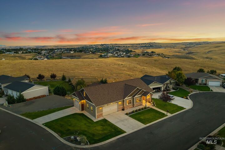 Property Photo:  2501 Westridge Court  WA 99403 