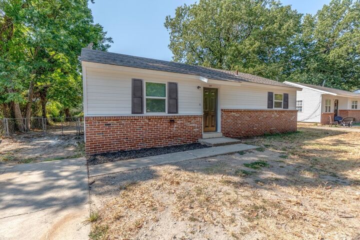 Property Photo:  3207 Fairview Dr  AR 72401 