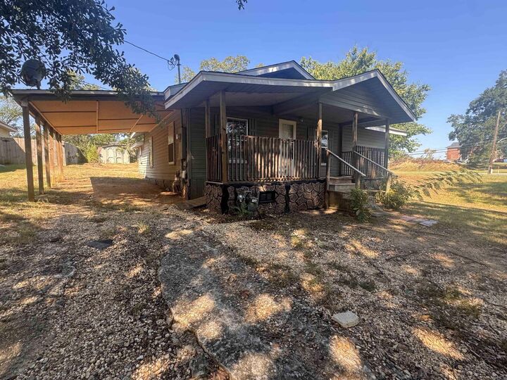 Property Photo:  207 N Spring Street  AR 72150 