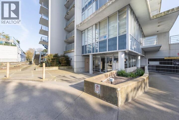 Property Photo:  8288 Lansdowne Road 1701  BC V6X 0B3 