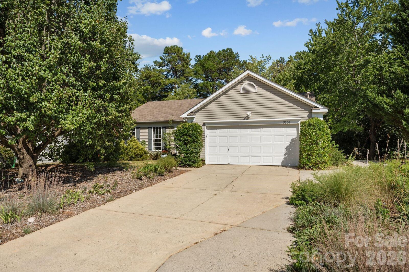 Property Photo: 5204 Ashie Avenue NC 28104