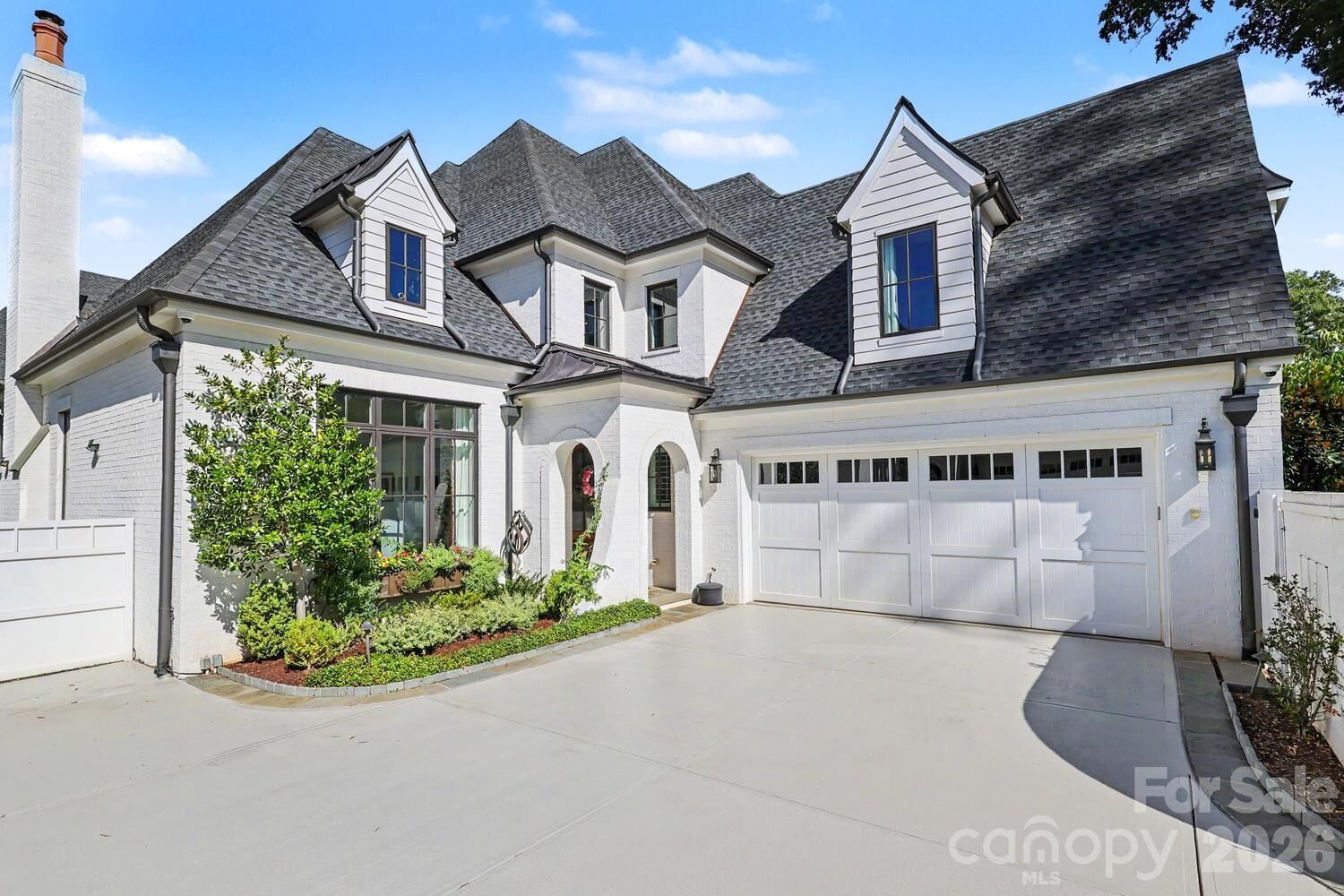 Property Photo: 1318 S Kings Drive NC 28207