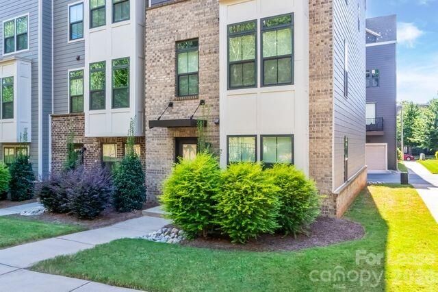 Property Photo:  334 Chattooga Way  NC 28211 