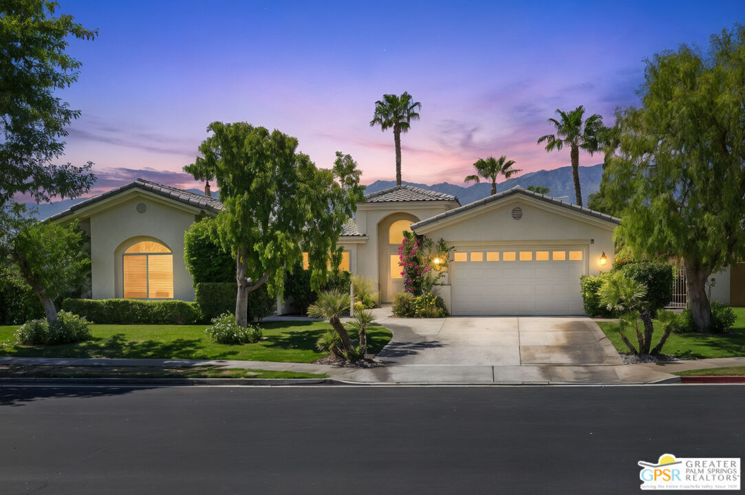 Property Photo:  3 King Edward Ct  CA 92270 