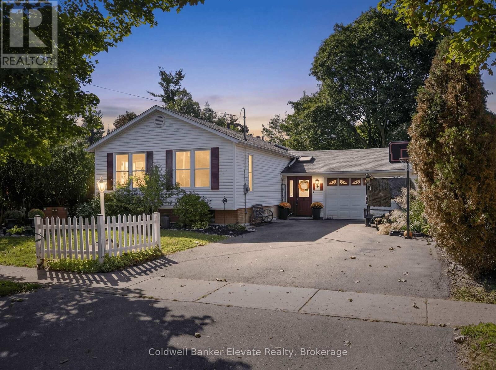 Property Photo: 32 Chelvin Drive ON L7G 4P9