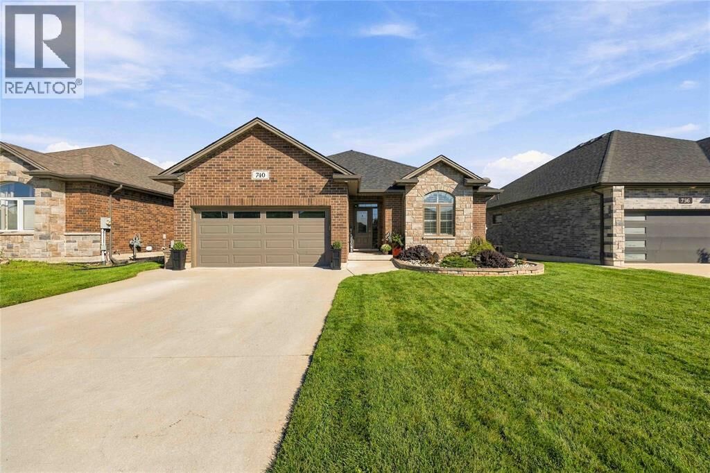 Property Photo:  740 Remington Court  ON N7S 0C4 