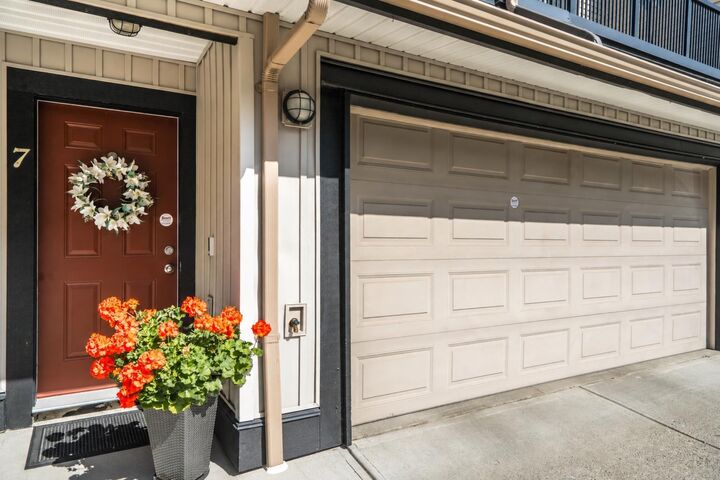 Property Photo: 7168 179 Street 7 BC V3S 8C5