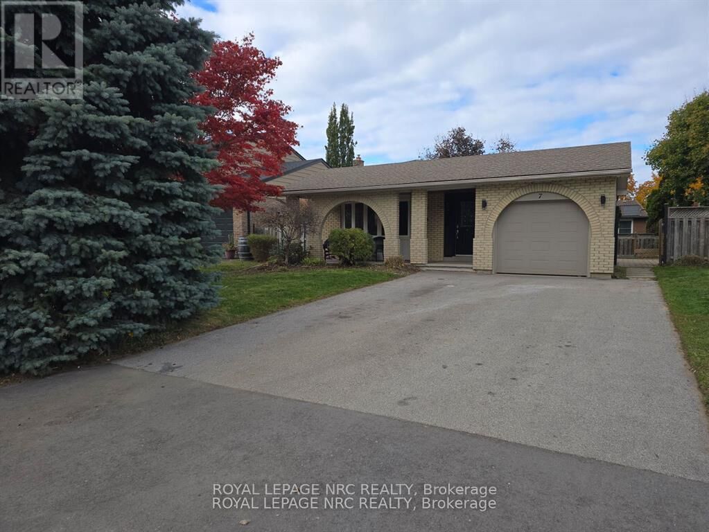 Property Photo:  7 Blue Spruce Court  ON L2N 4E6 