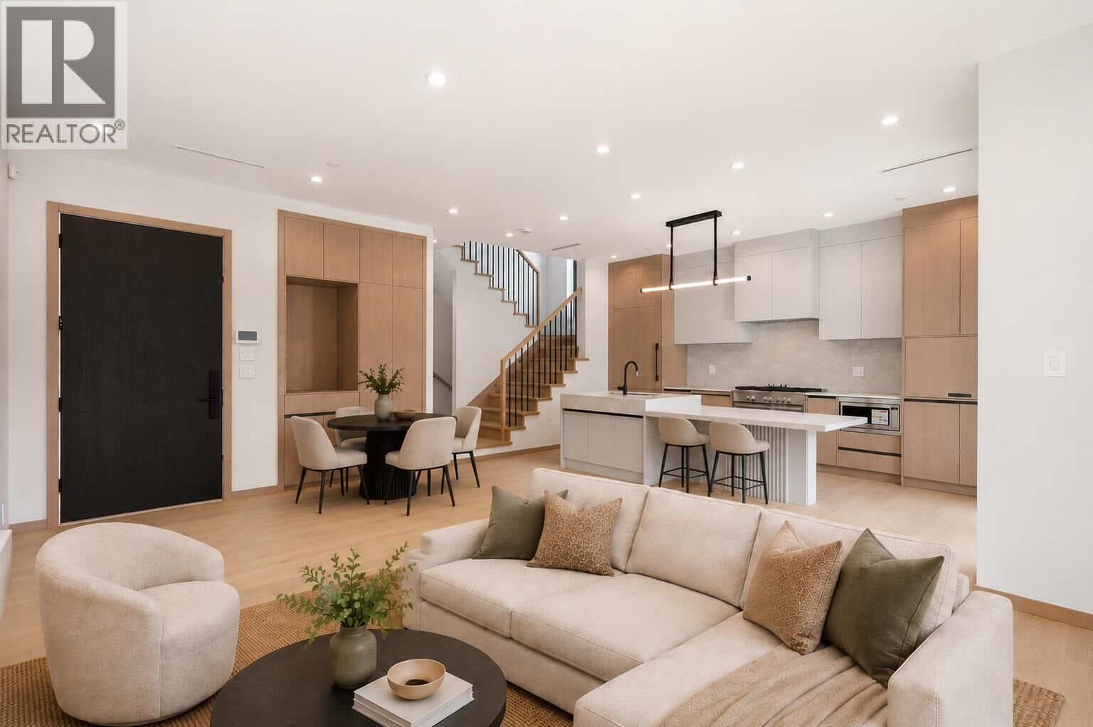 Property Photo:  1448 East 30th Avenue 2  BC V5N 3A2 
