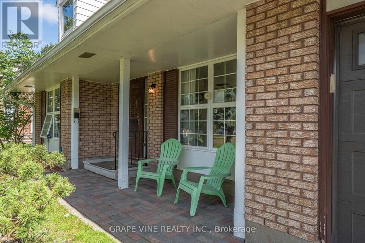 Property Photo:  1323 Fernwood Drive  ON K1V 7J8 