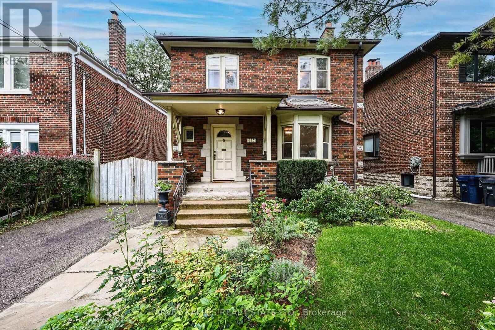 Property Photo:  617 Lonsdale Road  ON M5P 1R8 