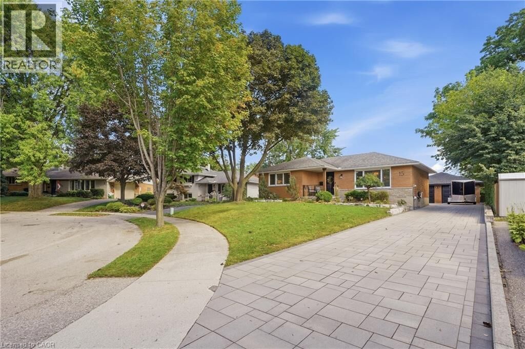 Property Photo:  15 Linton Place  ON N2B 2K1 