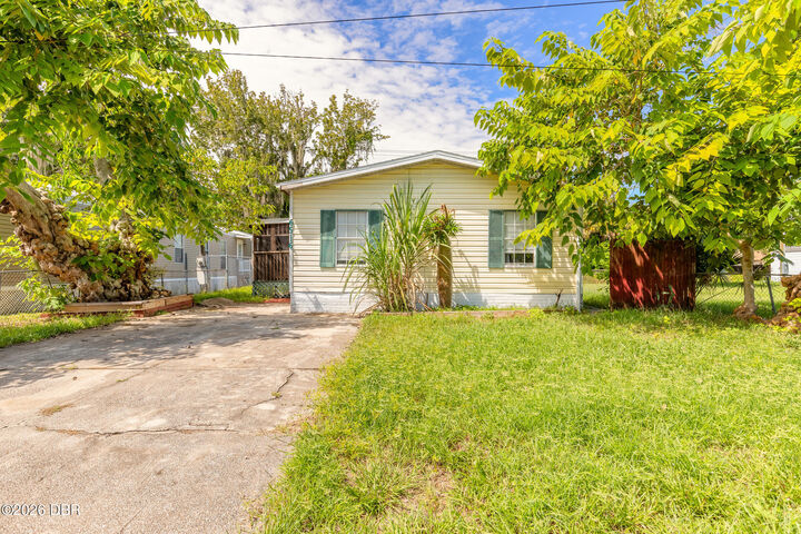 Property Photo: 6516 Pathelen Drive FL 32127